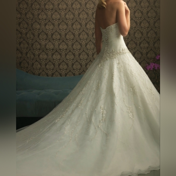 Allure Signature, Classice Ivory, Wedding Gown, Size 18, Swarovski Crystals - Picture 13 of 16